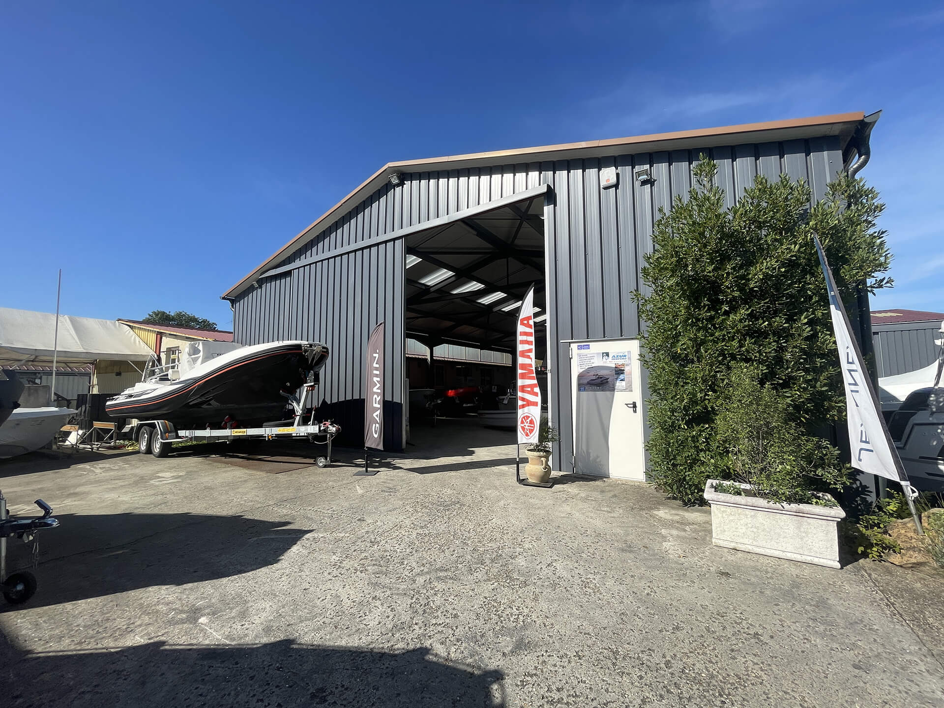 Magasin d'accastillage et entrepôt